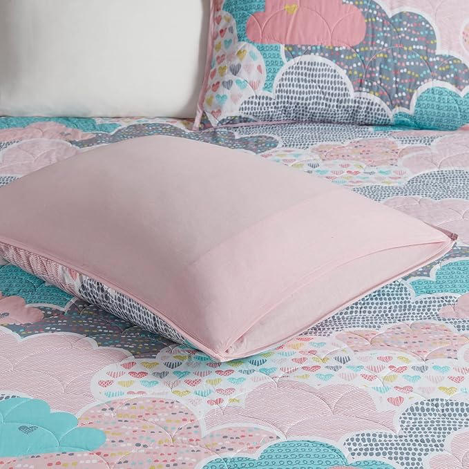 Intelligent Design Kids Reversible Cotton Quilt Set - Vibrant Fun, Playful Print, All Season Children Bedding Coverlet Bedspread, Decorative Pillow, Bedroom Décor, Full/Queen, Cloud Pink 5 Piece