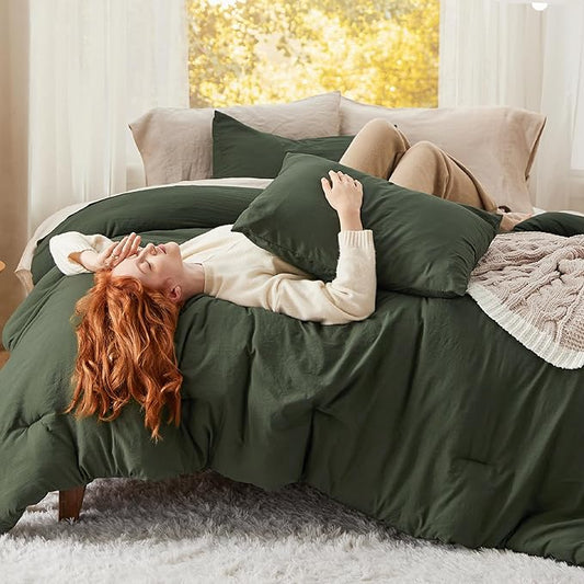 Bedsure Queen Comforter Set, Dark Green Soft Prewashed Bedding for All Seasons, 3 Pieces GentleSoft™ Bed Set, 1 Lightweight Comforter (90"x90") and 2 Pillowcases (20"x26")