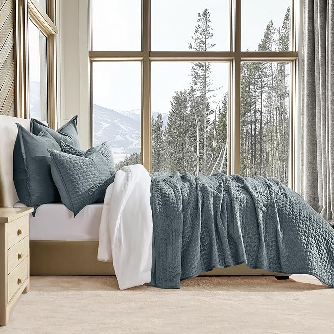 EverGrace Luxury Velvet Quilt Bedding Set Full Queen Size 3 Pieces with Pillow Shams, Soft Cross-Stitch Velvet Comforter Set, Lightweight Coverlet Bedspread for All Seasons, Stormy Blue