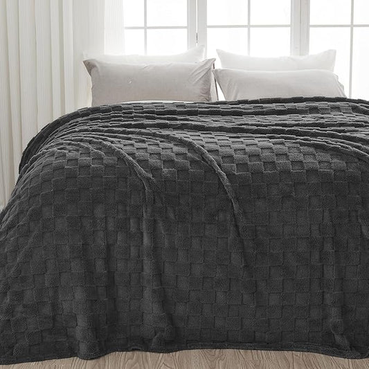 NEWCOSPLAY Super Soft Queen Blanket Dark Grey Premium Silky Flannel Fleece 3D Checkered Lightweight Bed Blanket All Season Use (Dark Grey Checkered, Queen(90"x90"))