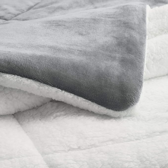 Amazon Basics 3 Piece Bedding Set, Micromink Sherpa, Ultra-Soft, Warm All Season Comforter, King, Charcoal, Solid