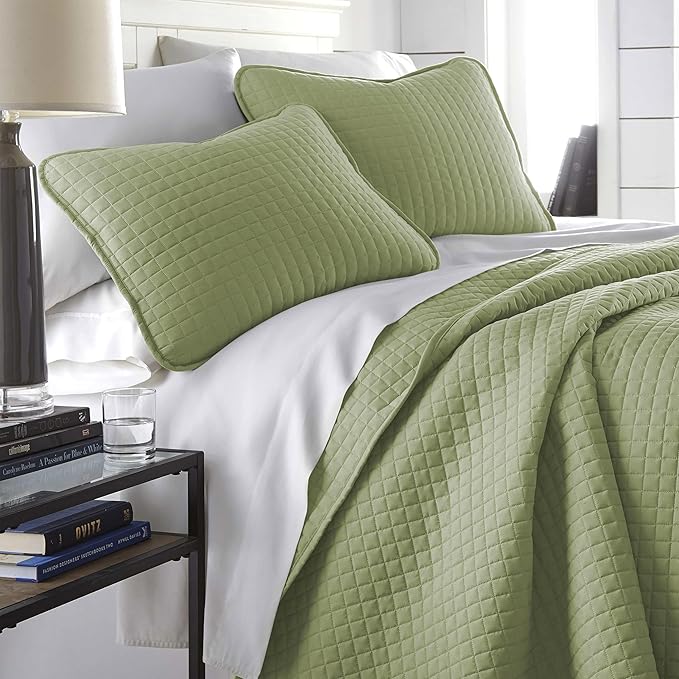 Southshore Fine Living, Inc. Twin XL Comforter Quilt Set, Dorm Room Bedding Essentials, Stain Resistant, Machine Washable Bed Spread, Twin XL Green Quilt Bedspread Set w/Pillow Sham, Sage Green