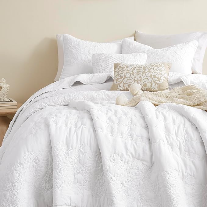 B2EVER Boho White Quilt Twin Size Bedding Sets with Pillow Sham, Bohemian Lightweight Soft Bedspread Coverlet, Farmhouse Floral Vintage Thin Comforter Bed Cover for All Season, 2 Pieces, 68x90 inches