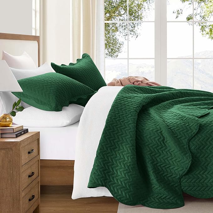 IR Imperial Rooms Twin Quilt Bedding Set (68” x 86”) - Bulk Pack of 10 Wholesale for Hotels, Guest Bedroom & Airbnbs - Lightweight Microfiber Reversible Embossed Quilts Bedspreads (Emerald)