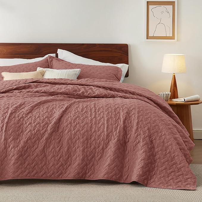Bedsure Quilts King Size - Lightweight Bedspreads King Size with Basket Weave Pattern, Soft Quilt Bedding, Grayish Pink Comforter Coverlet for All Seasons (106" x 96")