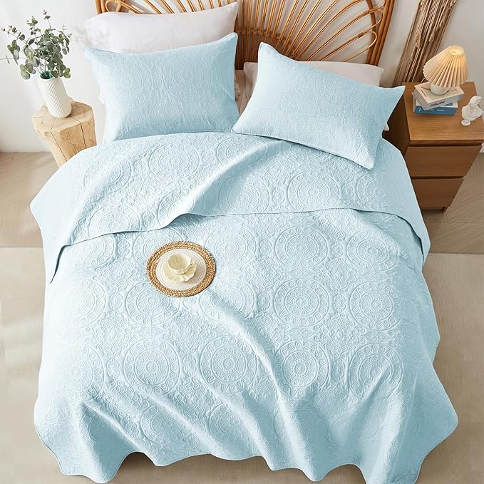 WURUIBO Sky Blue Quilt Set Twin Size, Embossing Microfiber Bedspreads with Pillow Sham, Ligthweight Breathable Thin Coverlet, Reversible Bedding Set for All Season (1 Quilt, 1 Pillow Sham)