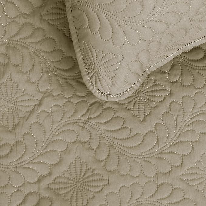 Easy-Going King Size Reversible Quilt Set with 1 Quilt and 2 Pillow Shams, Soft Bed Quilt Cover, Water Resistant Lightweight Microfiber Bedspread, Stain Resistant, Olive Leaf-Beige/Beige