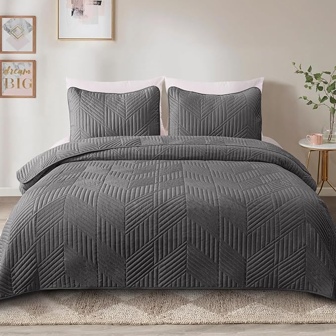 Exclusivo Mezcla Ultrasonic Full Queen Quilt Bedding Set, Lightweight Grey Bedspreads Soft Modern Geometric Coverlet Set for All Seasons (1 Quilt and 2 Pillow Shams)