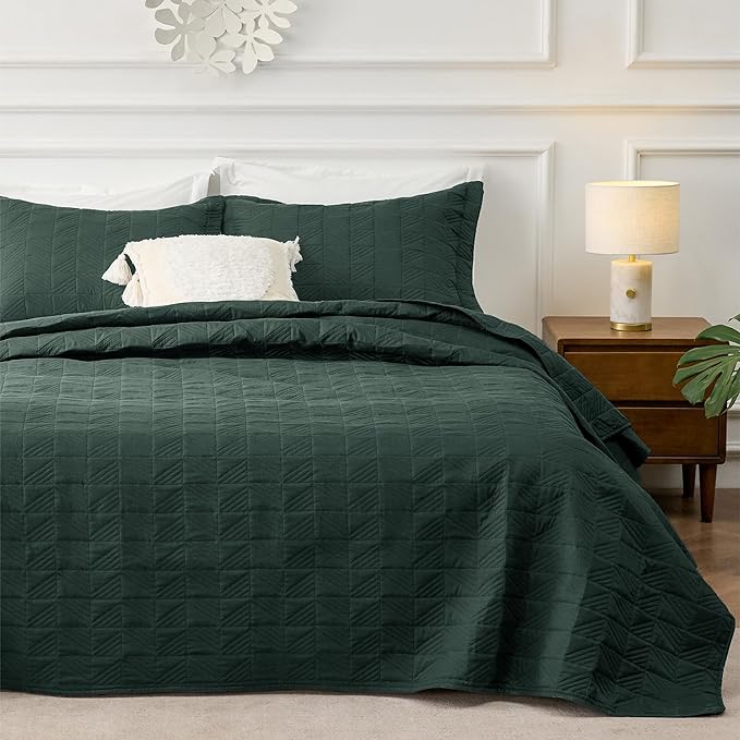Bedsure King Size Quilt Bedding - Soft Ultrasonic King Bedspread - Dark Green Coverlet Quilted Bedding - Lightweight All-Season Comforter 106x96 Inch