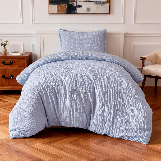 Amazon Basics Duvet Cover Set Jacquard Geometric Microfiber 2-Piece, with 1 Duvet Cover and 1 Pillow Sham, Comforter Not Included, Twin, Blue Striped