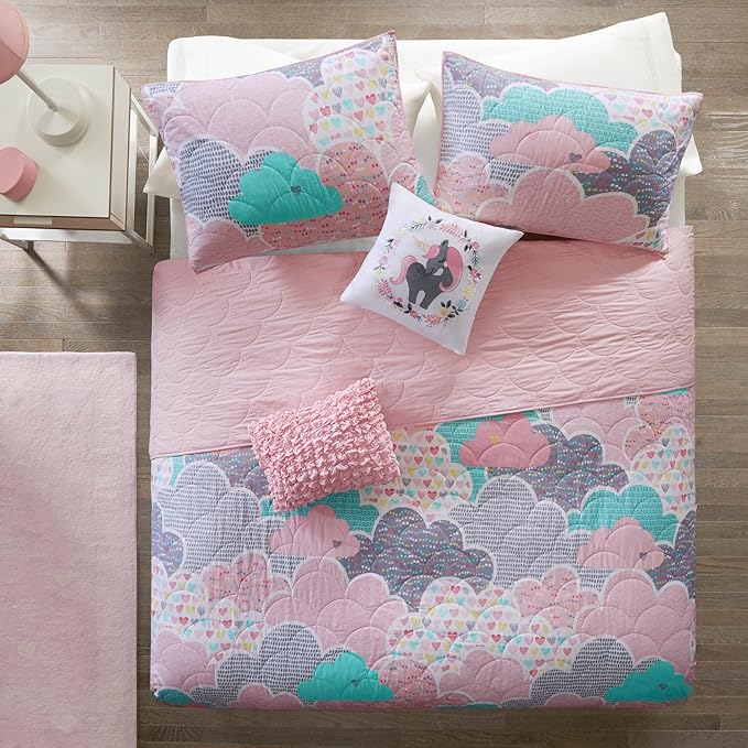 Intelligent Design Kids Reversible Cotton Quilt Set - Vibrant Fun, Playful Print, All Season Children Bedding Coverlet Bedspread, Decorative Pillow, Bedroom Décor, Full/Queen, Cloud Pink 5 Piece