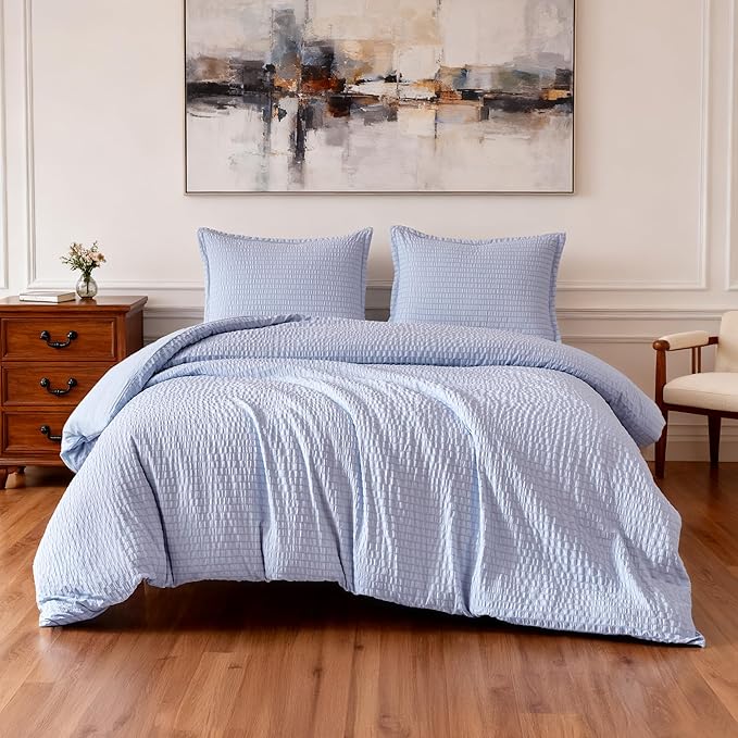 Amazon Basics Duvet Cover Set Jacquard Geometric Microfiber 3-Piece, with 1 Duvet Cover and 2 Pillow Shams, Comforter Not Included, King, Blue Striped