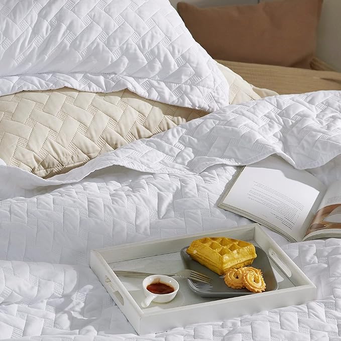 Bedsure Quilts Oversized King Size - Lightweight Bedspreads Oversized King Size with Basket Weave Pattern, Soft Quilt Bedding, White Comforter Coverlet for All Seasons (120" x 120")