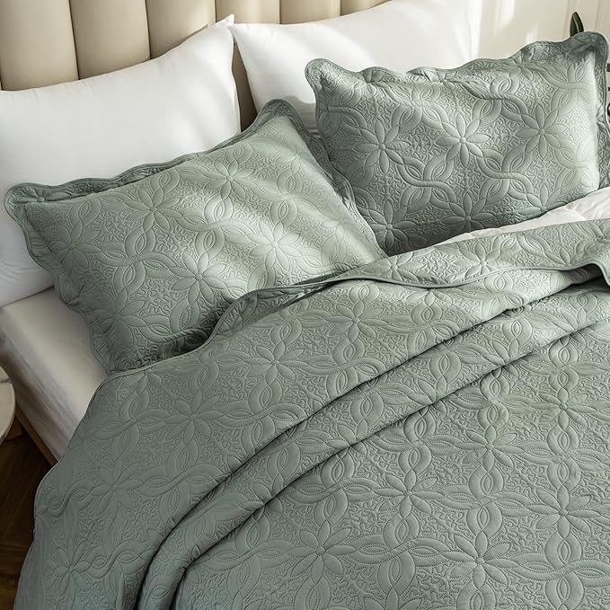 Auemtyn Twin/Twin XL Size Quilt Set 2 Pieces, Soft Lightweight Summer Bedspread, Reversible Microfiber Bed Coverlet for All Seasons, Green, Floral Pattern (1 Quilt, 1 Pillow Sham)