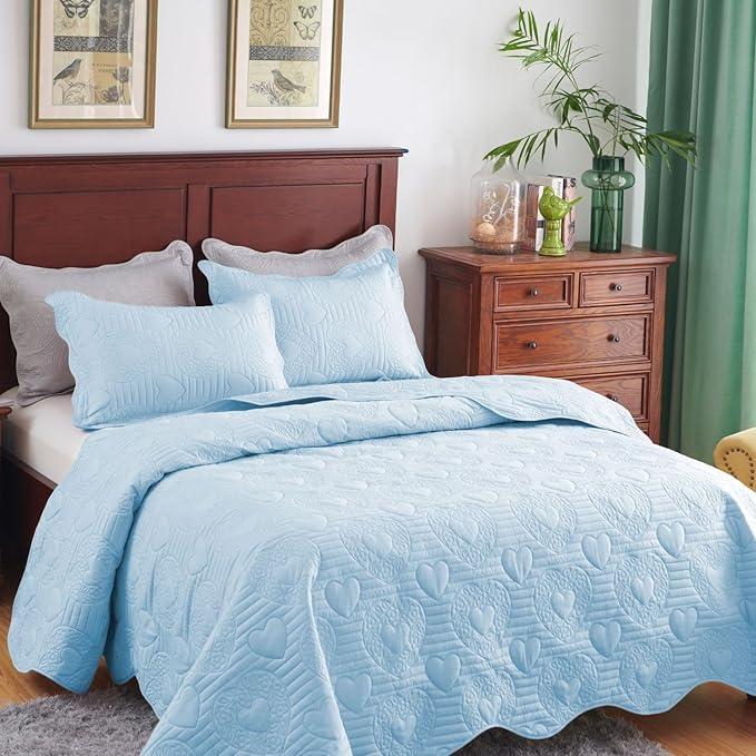 Auemtyn King Size Quilt Set, Soft Lightweight Summer Bedspread, Reversible Microfiber Bed Coverlet for All Seasons (Light Blue, Heart Pattern, 1 Quilt, 2 Pillow Shams)
