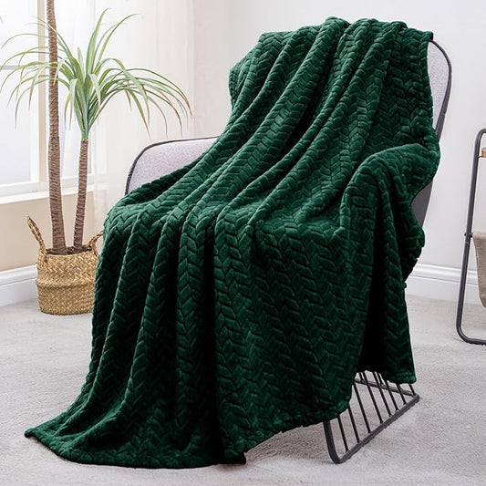 Exclusivo Mezcla Fleece Throw Blanket for Couch and Bed, 50x70 Inches Soft Cozy Jacquard Flannel Blankets, Lightweight Fuzzy Plush Warm Throws for Women, Forest Green