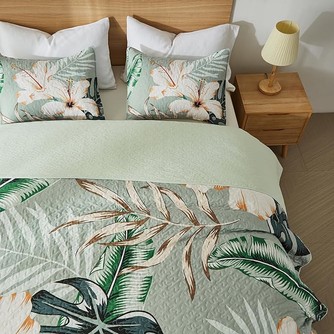 Yogeneg Queen Quilt Bedding Set,White Botanical Pattern Sage Green Full/Queen Quilt Set,3 Piece Lightweight Soft Summer Bedspread Coverlet with 2 PIillow Shams,All Season(Sage Green,90"x96")