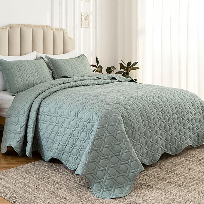 Auemtyn King Size Quilt Set 3 Pieces, Soft Lightweight Summer Bedspread, Reversible Microfiber Bed Coverlet for All Seasons, Green, Geometric Pattern (1 Quilt, 2 Pillow Shams)
