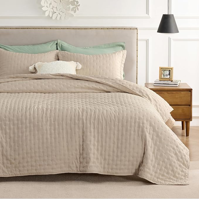 Bedsure Twin Quilt Bedding Set - Soft Ultrasonic Twin XL Bedspread - Light Camel Coverlet Quilted Bedding - Lightweight Comforter Set for All Seasons (Includes 1 Pillow Sham)