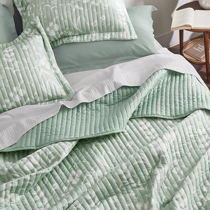 Bedsure Floral Quilt King - Reversible Mint Green Botanical Quilt Bedding Lightweight Bedspread, Soft Microfiber Coverlet for All Seasons (106"x96")