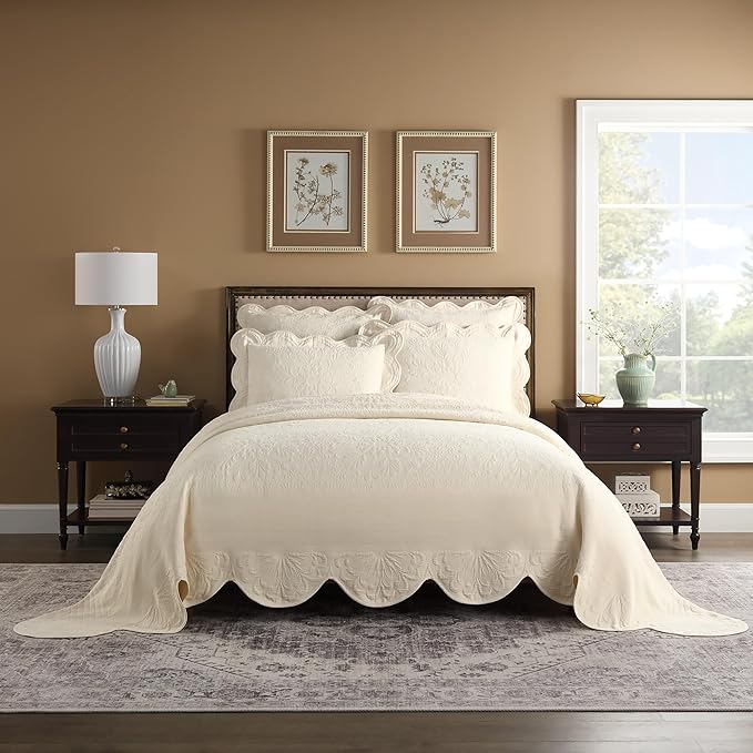 Charleston Estate Modern Farmhouse Floral Matelasse Bedspread with Scalloped Edges, 100% Cotton Breathable Bedding, King/Cal King, Ivory Floral