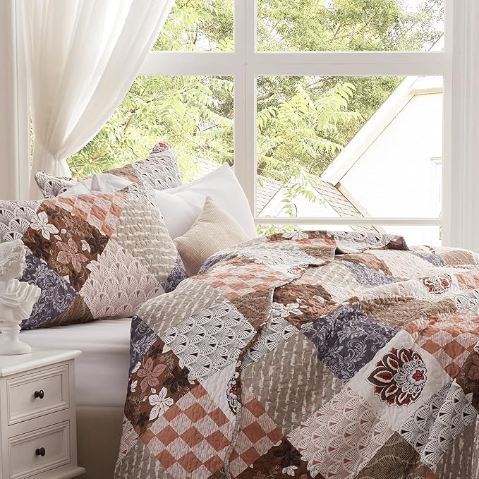 Full/Queen Size Quilt Set 3 Pieces Lightweight Reversible Bedspread-90''x98'' Soft Patchwork Floral Coverlet Luxurious Warm Microfiber Bed Cover All Seasons Brown Bedding Set(1 Quilt,2 Pillow Shams)