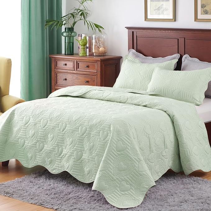 Auemtyn Full/Queen Size Quilt Set 3 Pieces, Soft Lightweight Summer Bedspread, Reversible Microfiber Bed Coverlet for All Seasons, Light Green, Heart Pattern (1 Quilt, 2 Pillow Shams)