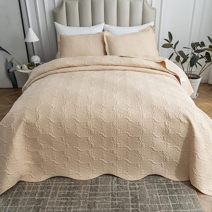 Auemtyn Twin/Twin XL Size Quilt Set 2 Pieces, Soft Lightweight Summer Bedspread, Reversible Microfiber Bed Coverlet for All Seasons, Beige, Rose Pattern (1 Quilt, 1 Pillow Sham)