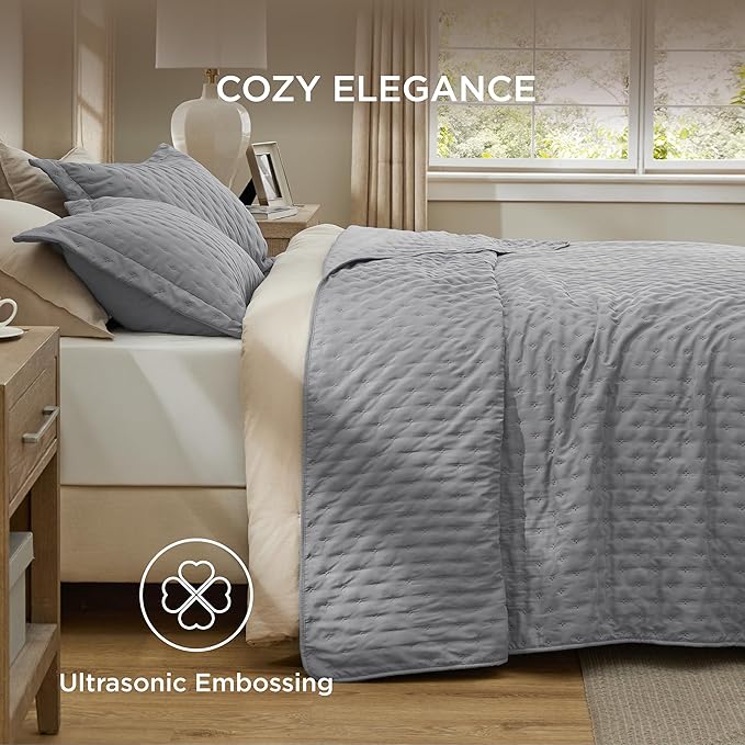 Bedsure King Quilt - Grey Bedspread King Size & Lightweight Comforter, Modern Coverlet with Clover Pattern, Ultra Soft All-Season Bedding, 106 x 96 Inches