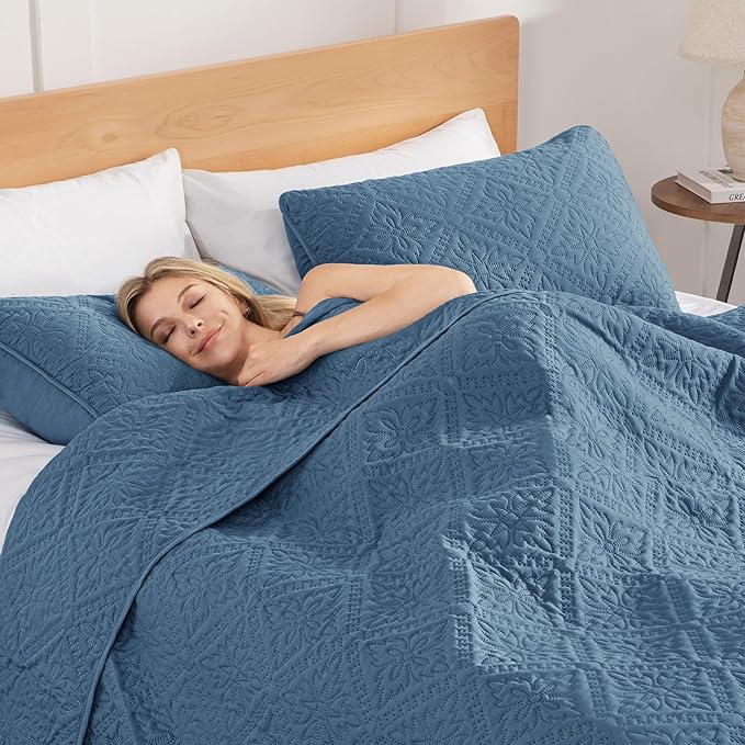 Exclusivo Mezcla Twin Quilt Bedding Set, Lightweight Soft Bedspreads Coverlets with 1 Pillow Sham, Modern Grayish Blue Quilts Twin XL Size for All Seasons