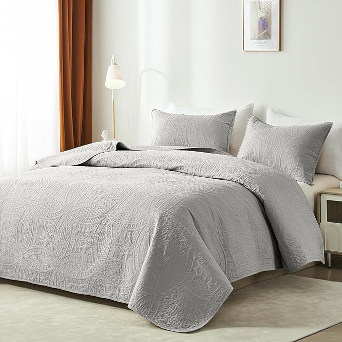 akkialla King Size Quilt Set,Light Grey Ultrasonic Bedspread,Lightweight Soft Coverlet with Modern Coin Pattern,All Season California King Bedding Set,3 Piece Set(1 Quilt,2 Pillow Shams)