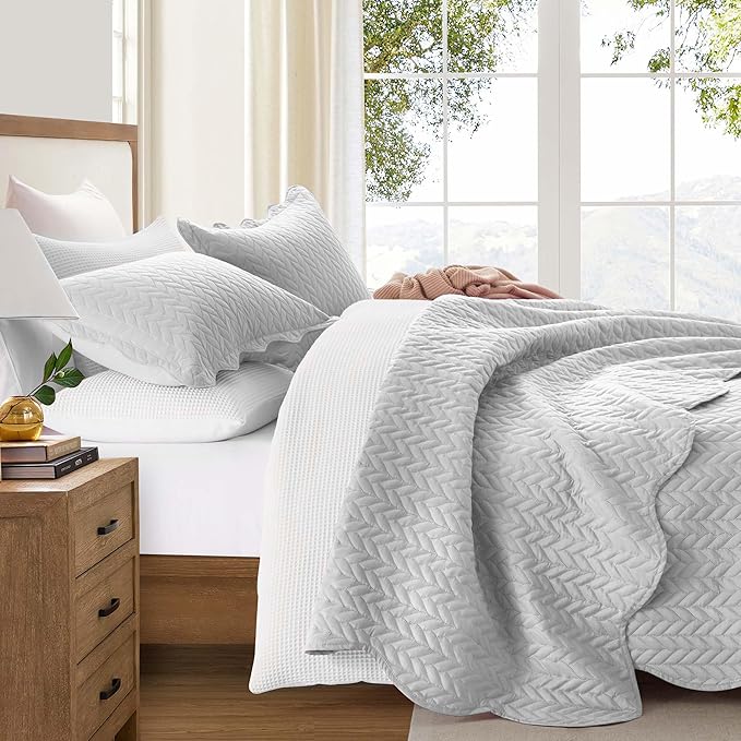 IR Imperial Rooms 8 Pack Quilt King Size Bedding (106" x 96") - Bulk Wholesale for Hotels, Guest Bedroom & Airbnbs - Lightweight Microfiber Reversible Embossed Quilts Bedspread (Silver)