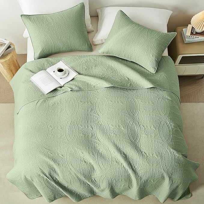 akkialla King Size Quilt Set,Sage Green Ultrasonic Bedspread,Lightweight Soft Coverlet with Modern Coin Pattern,All Season California King Bedding Set,3 Piece Set(1 Quilt,2 Pillow Shams)