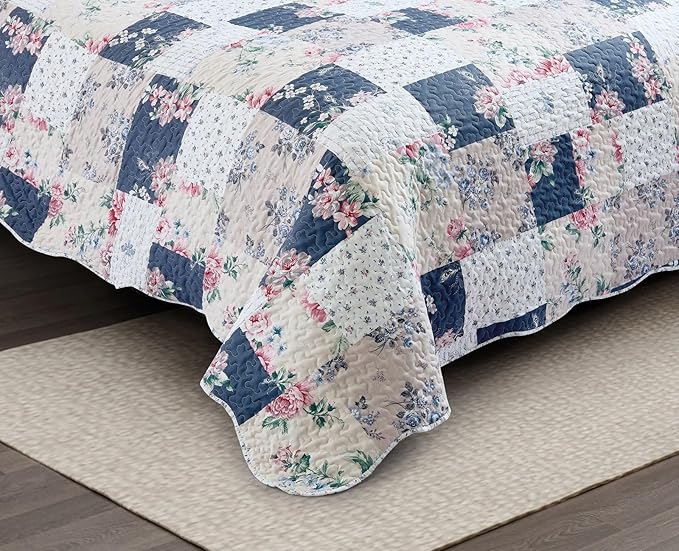 Brilliant Sunshine Roses in Beige Quilt Set, 3-Piece Bedding Sets, Lively Patchwork Design, Washable and Reversible Bedspread, Soft Lightweight Coverlet, All-Season, Full/Queen, Vintage Indigo