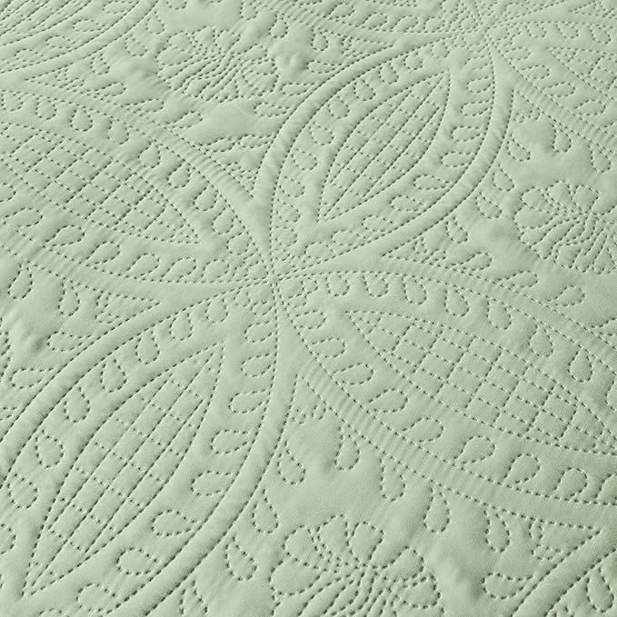 akkialla King Size Quilt Set,Sage Green Ultrasonic Bedspread,Lightweight Soft Coverlet with Modern Coin Pattern,All Season California King Bedding Set,3 Piece Set(1 Quilt,2 Pillow Shams)