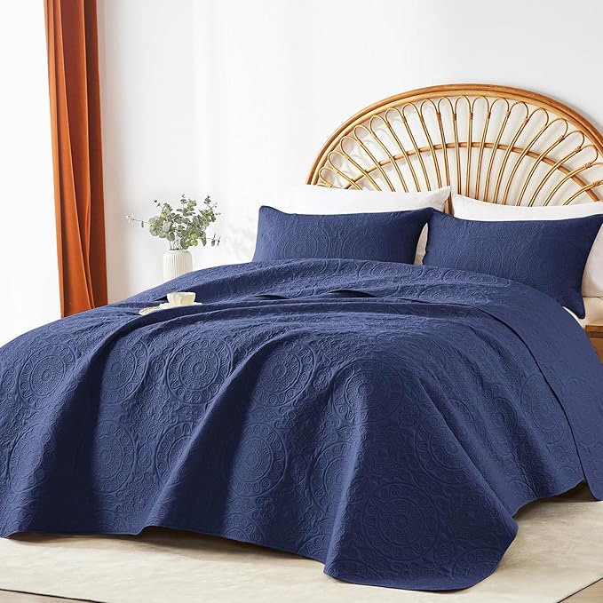 WURUIBO Navy Blue Quilt Set Twin Size, Embossing Microfiber Bedspreads with Pillow Sham, Ligthweight Breathable Thin Coverlet, Reversible Bedding Set for All Season (1 Quilt, 1 Pillow Sham)