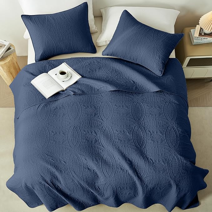 akkialla Navy Full/Queen Quilt Set, Ultrasonic Lightweight Bedspread Coverlet for Modern Minimalist Bedroom, Soft Microfiber Coin Pattern Bedding, 3-Piece (1 Quilt, 2 Pillow Shams) | Breathable fabric