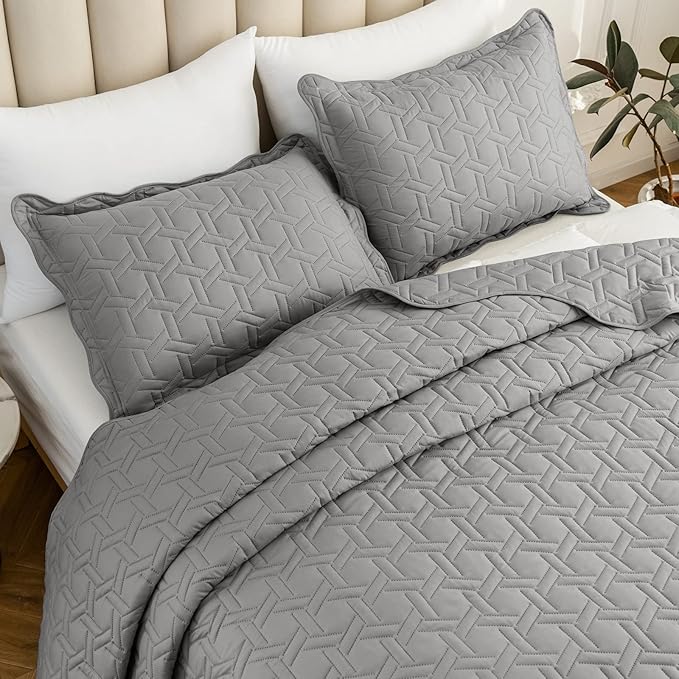 Auemtyn Full/Queen Size Quilt Set 3 Pieces, Soft Lightweight Summer Bedspread, Reversible Microfiber Bed Coverlet for All Seasons, Grey, Geometric Pattern (1 Quilt, 2 Pillow Shams)