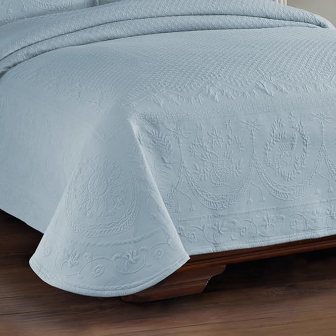 King Charles Modern Farmhouse Floral Matelasse Coverlet, King, Blue