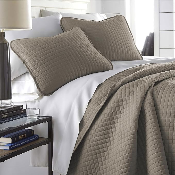 Southshore Fine Living, Inc. Oversized Quilt, King Size Bedding Set, Soft Microfiber, Easy Care Stain and Pet Hair Resistant Bedding, California/King Size Quilt Bedspread Set w/2 Shams, Dark Taupe