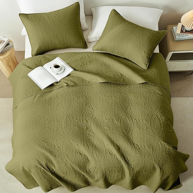 akkialla King/Cal King Quilt Set,Olive Green Lightweight Bedspread with Coin Pattern, Soft Microfiber Coverlet for All Seasons, Breathable and Skin-Friendly Fabric (1 Quilt, 2 Pillow Shams)
