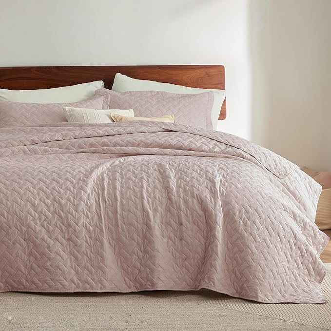 Bedsure Quilts Twin Size - Lightweight Bedspreads Twin Size with Basket Weave Pattern, Soft Quilt Bedding, Dusty Rose Comforter Coverlet for All Seasons (68" x 86")