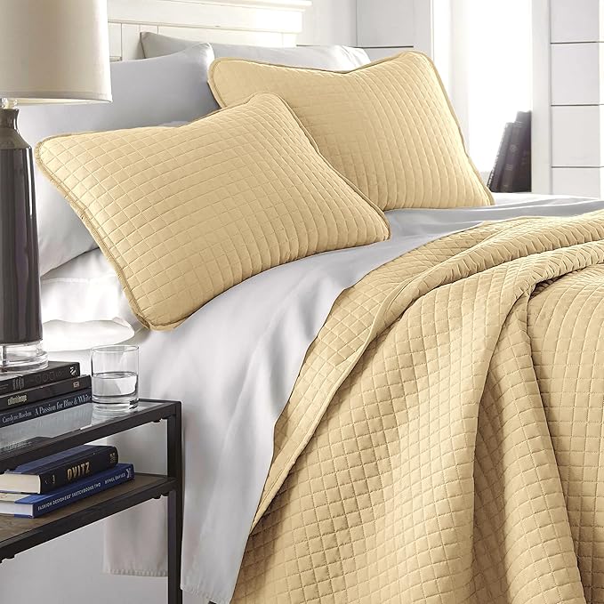 Southshore Fine Living, Inc. King Quilt Bedding Set, Soft, Lightweight Quilt, King Size Coverlet, Stain & Pet Hair Resistant Bedding, Standard or California Size with 2 Pillow Shams, Gold
