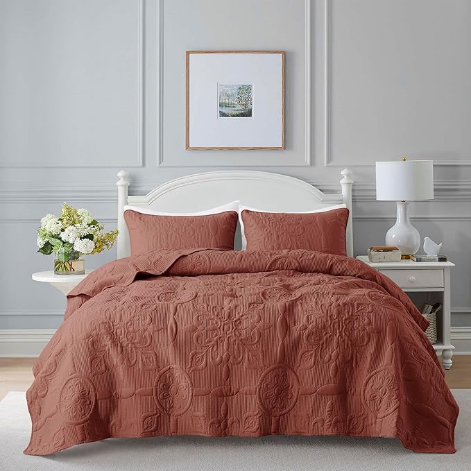 B2EVER Red Damask Quilt King Size Bedding Sets with 2 Pillow Shams, Boho Bedspread Lightweight Soft Farmhouse Vintage Bohemian Coverlet Retro Jacquard Pattern Bed Cover for All Season, 3 Pieces