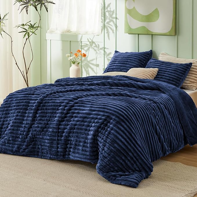 Bedsure King Size Comforter Set - GentleSoft™ 3 Pieces Fluffy Double-Side Fleece Comforter Set, Cozy Striped Room Decor Aesthetic, Luxury Navy King Bedding with 2 Pillowcases, 104x90 Inches