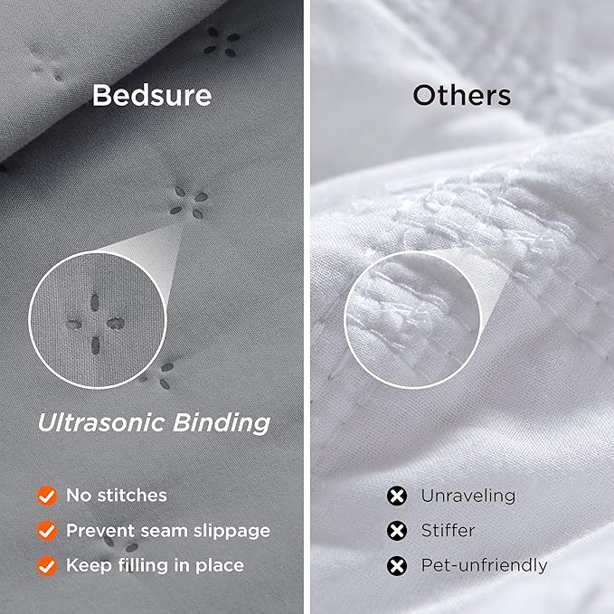 Bedsure Twin Quilt - Ultra Soft Twin XL Quilt Bedding for Dorm Decor, Lightweight All-Season Comforter, Grey Bedspread Coverlet with Clover Pattern, 68 x 86 Inches