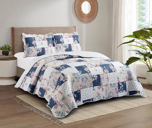 Brilliant Sunshine Roses in Beige Quilt Set, 3-Piece Bedding Sets, Lively Patchwork Design, Washable and Reversible Bedspread, Soft Lightweight Coverlet, All-Season, Full/Queen, Vintage Indigo
