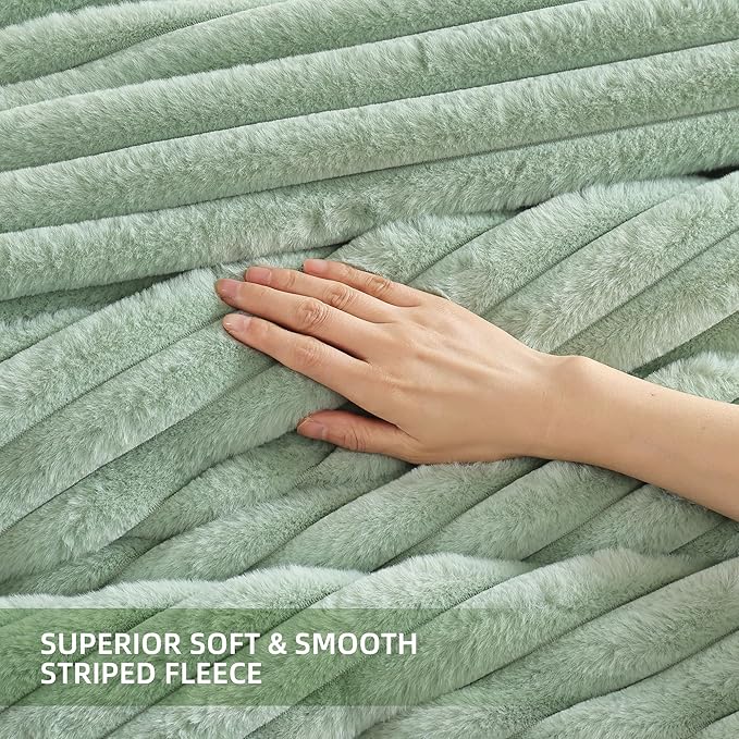 Smoofy Fluffy King Size Comforter Set 3 Pieces - Sage Green Fleece Fluffy Comforter Set, Luxury Fuzzy King Bedding Set, Soft King Bed Set All Season, Heavy Faux Fur Comforter with 2 Pillow Cases
