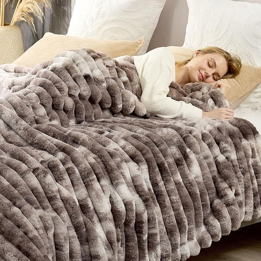 Cozy Bliss Faux Fur Throw Blanket for Couch, Cozy Warm Plush Striped Blanket for Sofa Bedroom Living Room, 90 * 90 Inches Tie-dye Grey