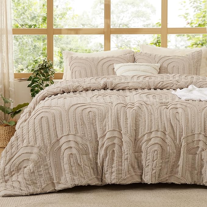 Bedsure Boho Tufted Khaki Comforter King Size, GentleSoft™ 3 Pieces Boho Farmhouse Decor Bedding, Arch Shabby Chic Bedding for All Seasons, 1 Bed Comforter, 2 Pillow Shams, 104x90 Inches